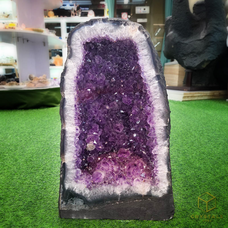 Geode / Cave – Crystal Tale