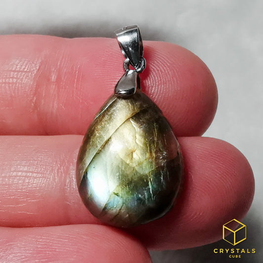 Labradorite Pendant