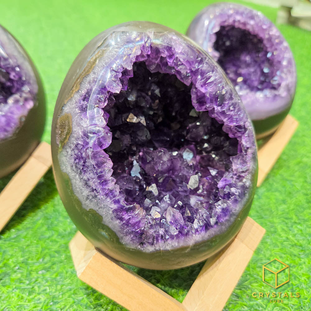 Amethyst Dinosaur Egg / Geode / Cave (Uruguay)