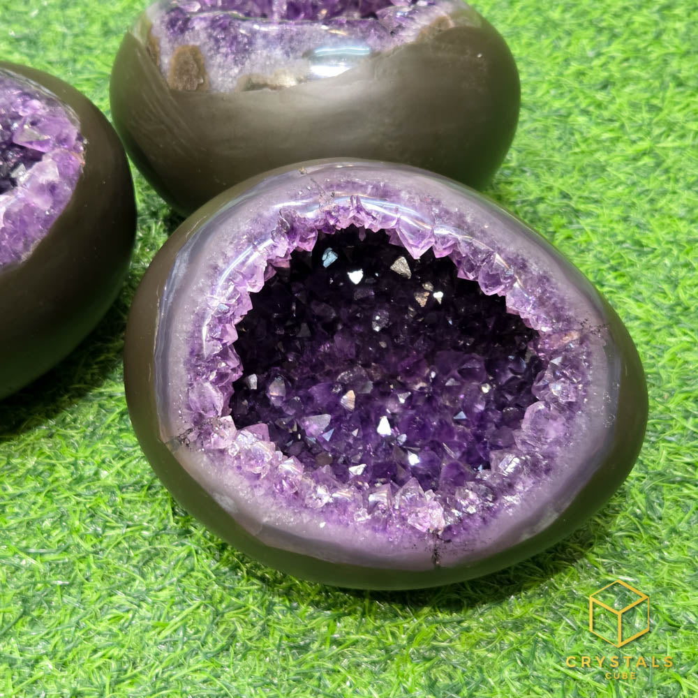 Amethyst Dinosaur Egg / Geode / Cave (Uruguay)