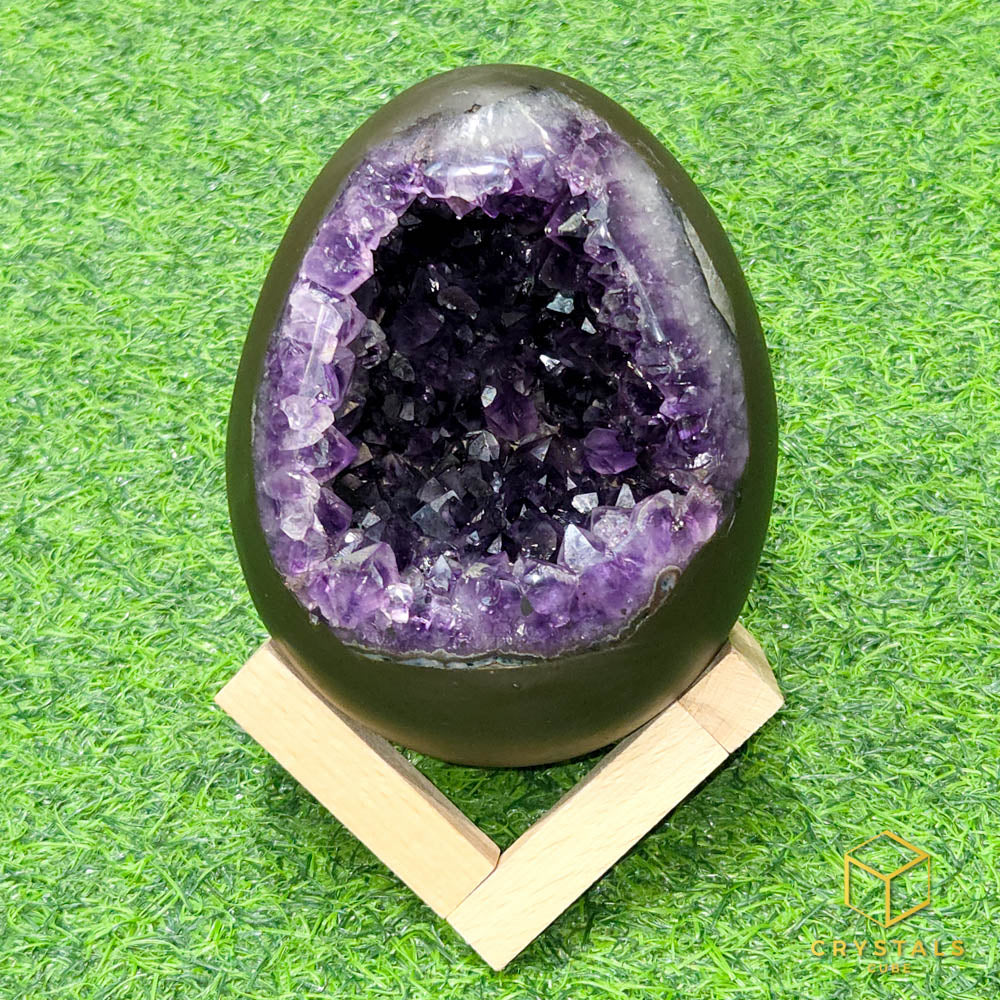 Amethyst Dinosaur Egg / Geode / Cave (Uruguay)