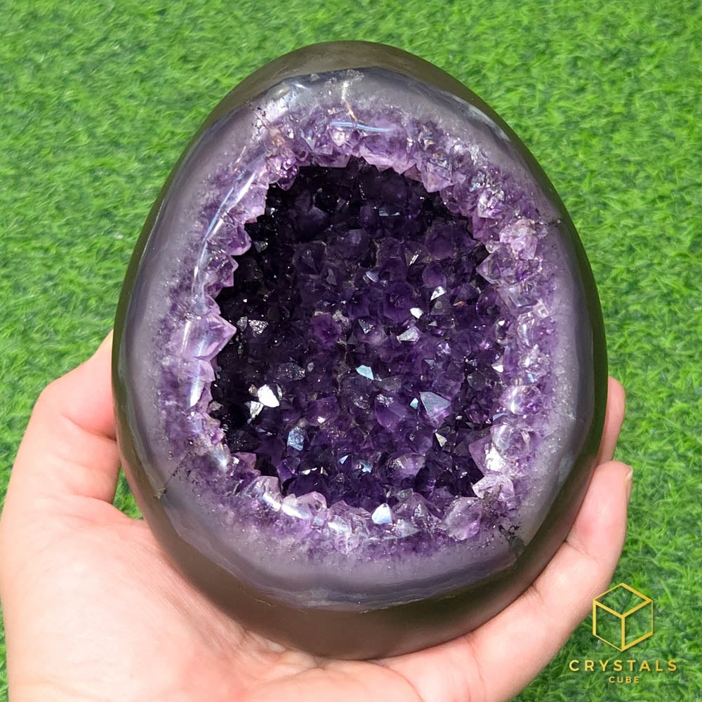 Amethyst Dinosaur Egg / Geode / Cave (Uruguay)
