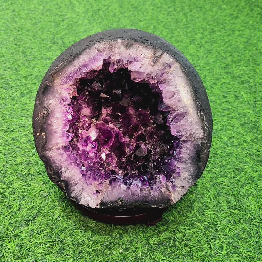 Amethyst Geode / Cave (Uruguay)