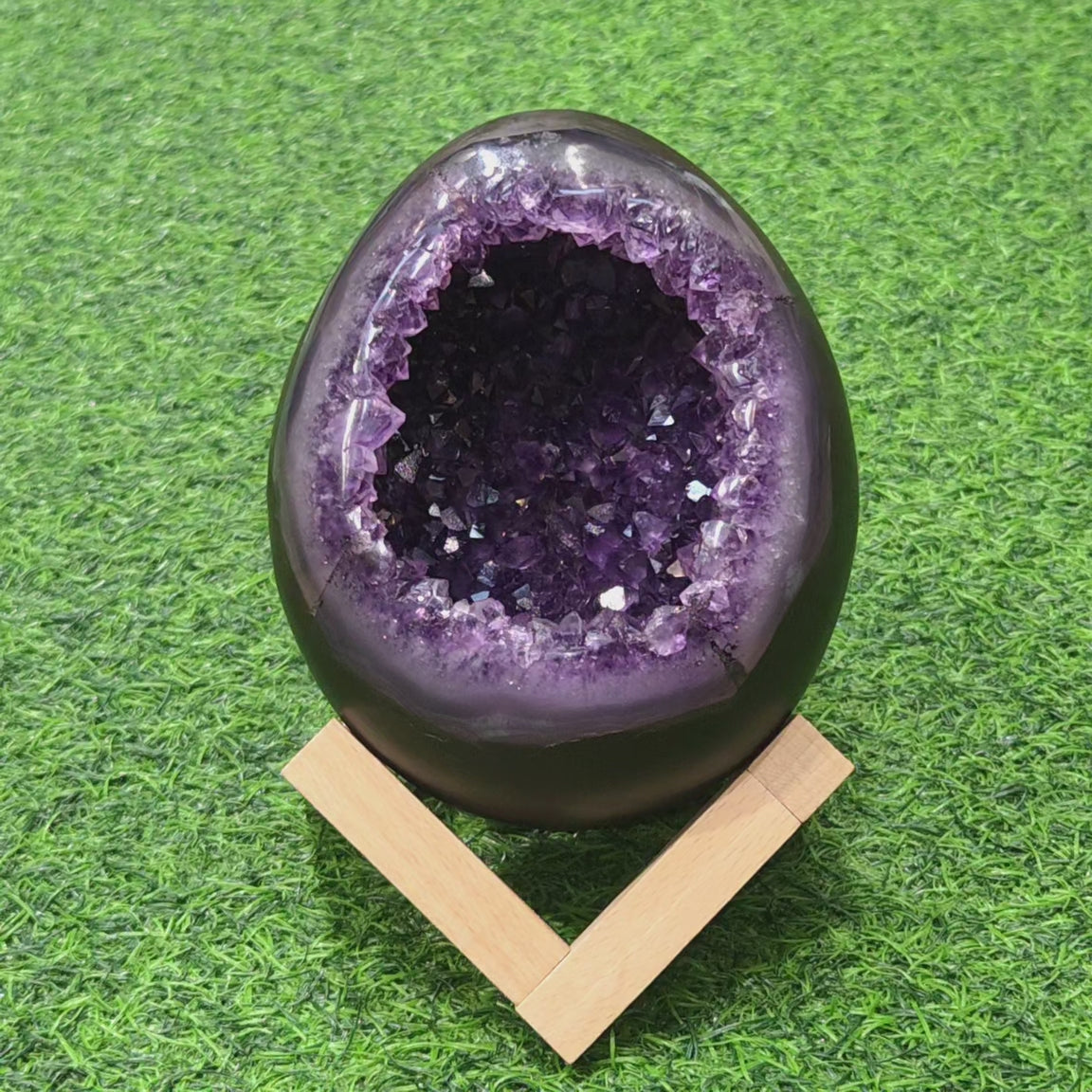 Amethyst Dinosaur Egg / Geode / Cave (Uruguay)