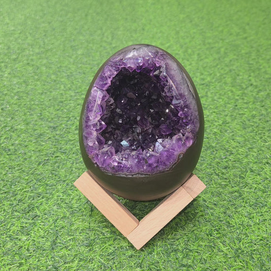 Amethyst Dinosaur Egg / Geode / Cave (Uruguay)