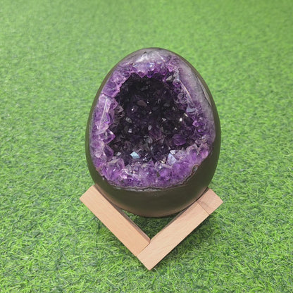 Amethyst Dinosaur Egg / Geode / Cave (Uruguay)